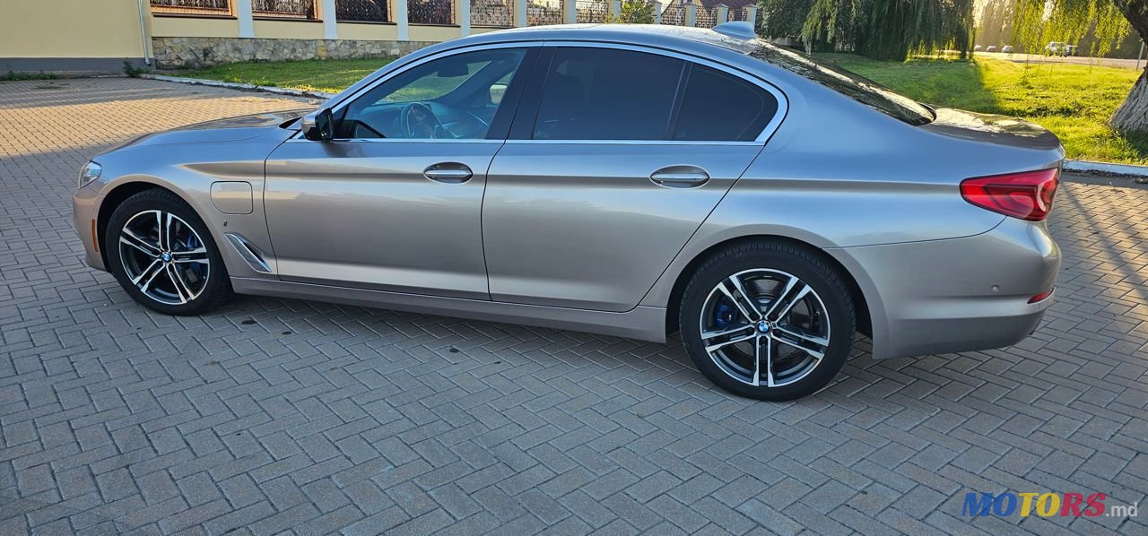 2017' BMW 5 Series photo #1