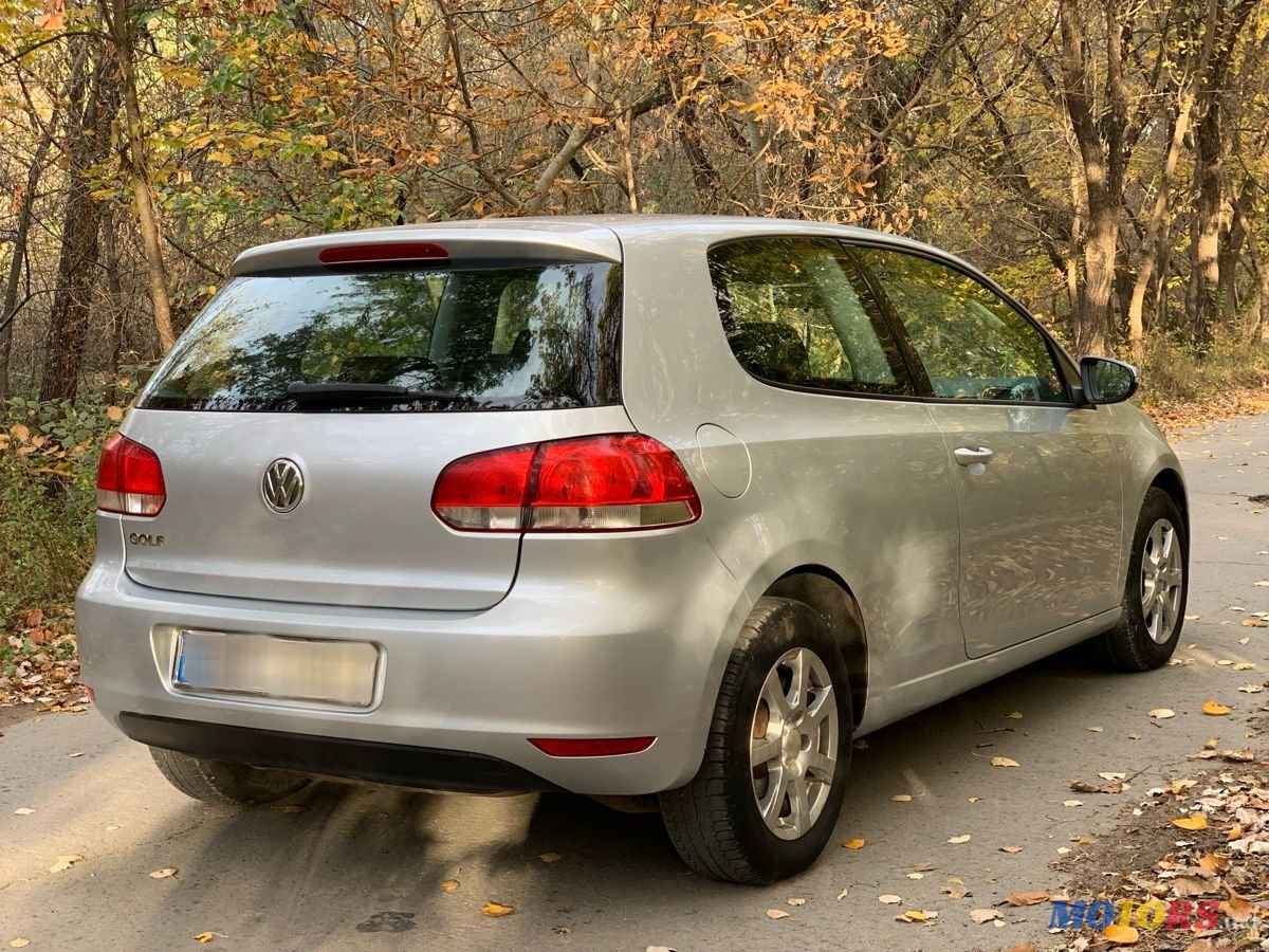 2009' Volkswagen Golf photo #3