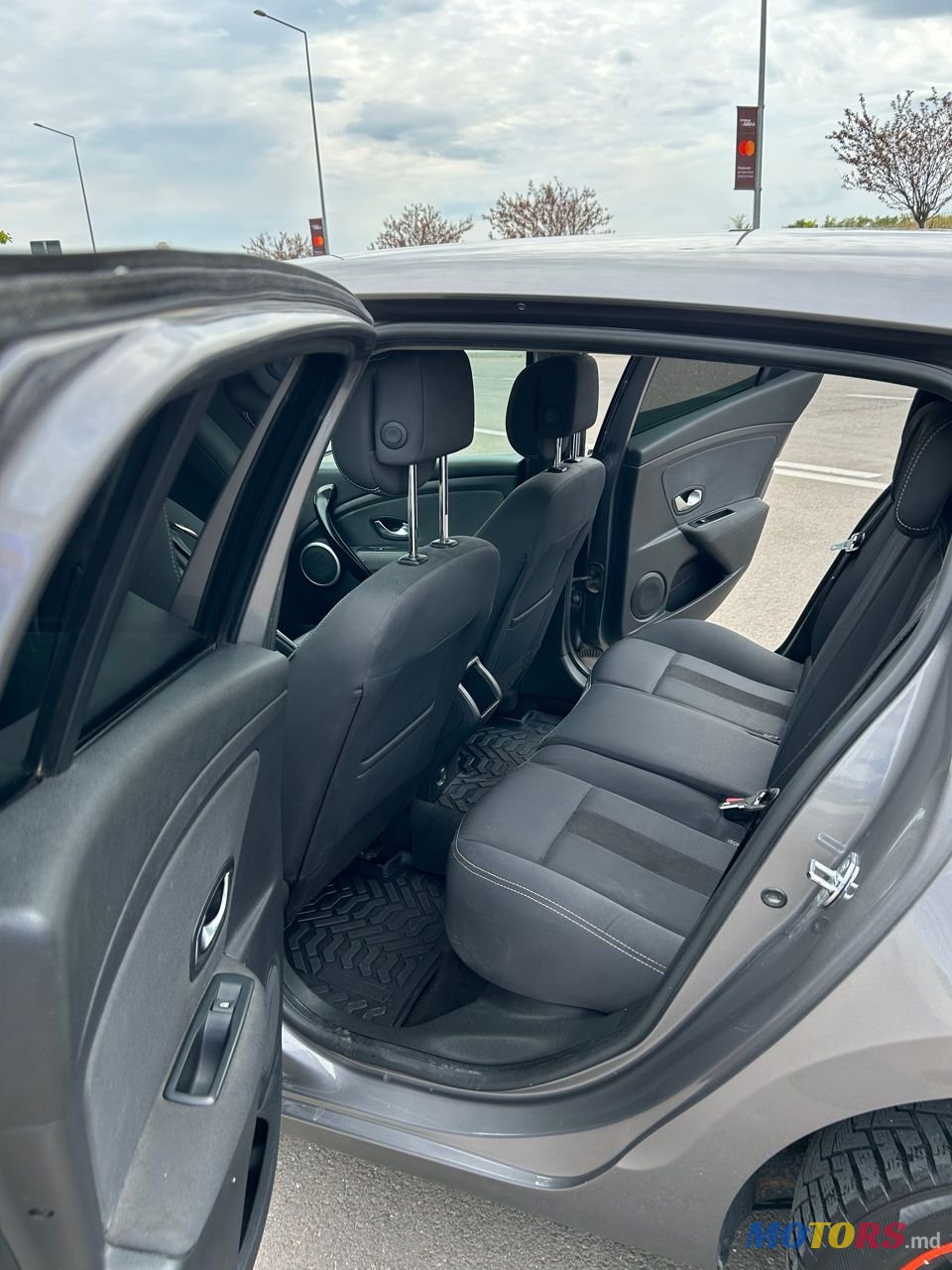 2010' Renault Megane photo #5