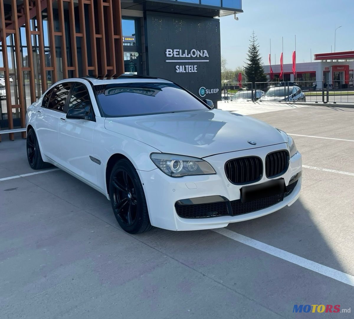 2011' BMW 7 Series photo #2