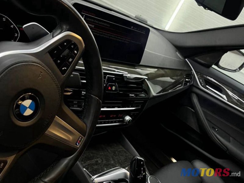 2020' BMW 5 Series photo #6