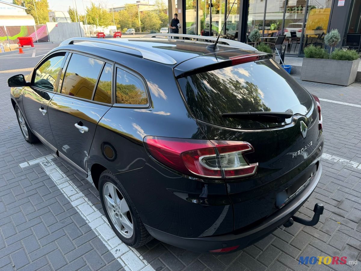 2011' Renault Megane photo #5