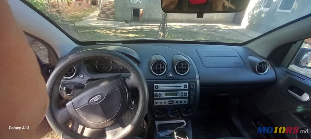 2005' Ford Fiesta photo #2