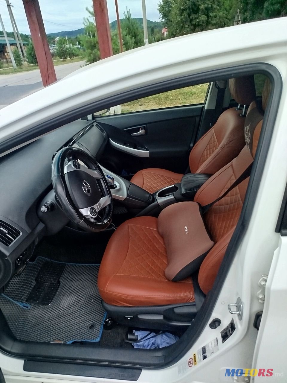 2013' Toyota Prius photo #2