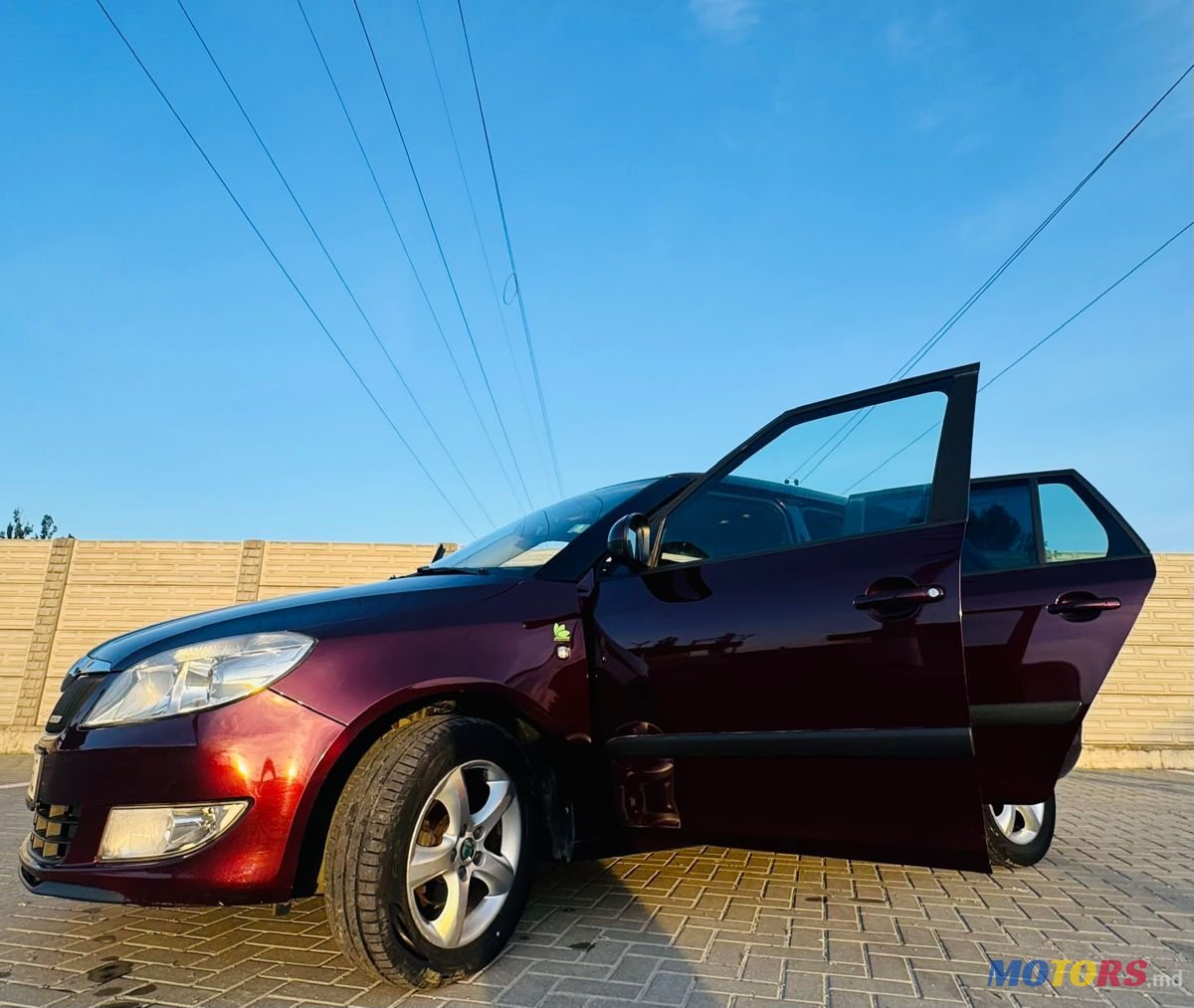 2012' Skoda Fabia photo #3