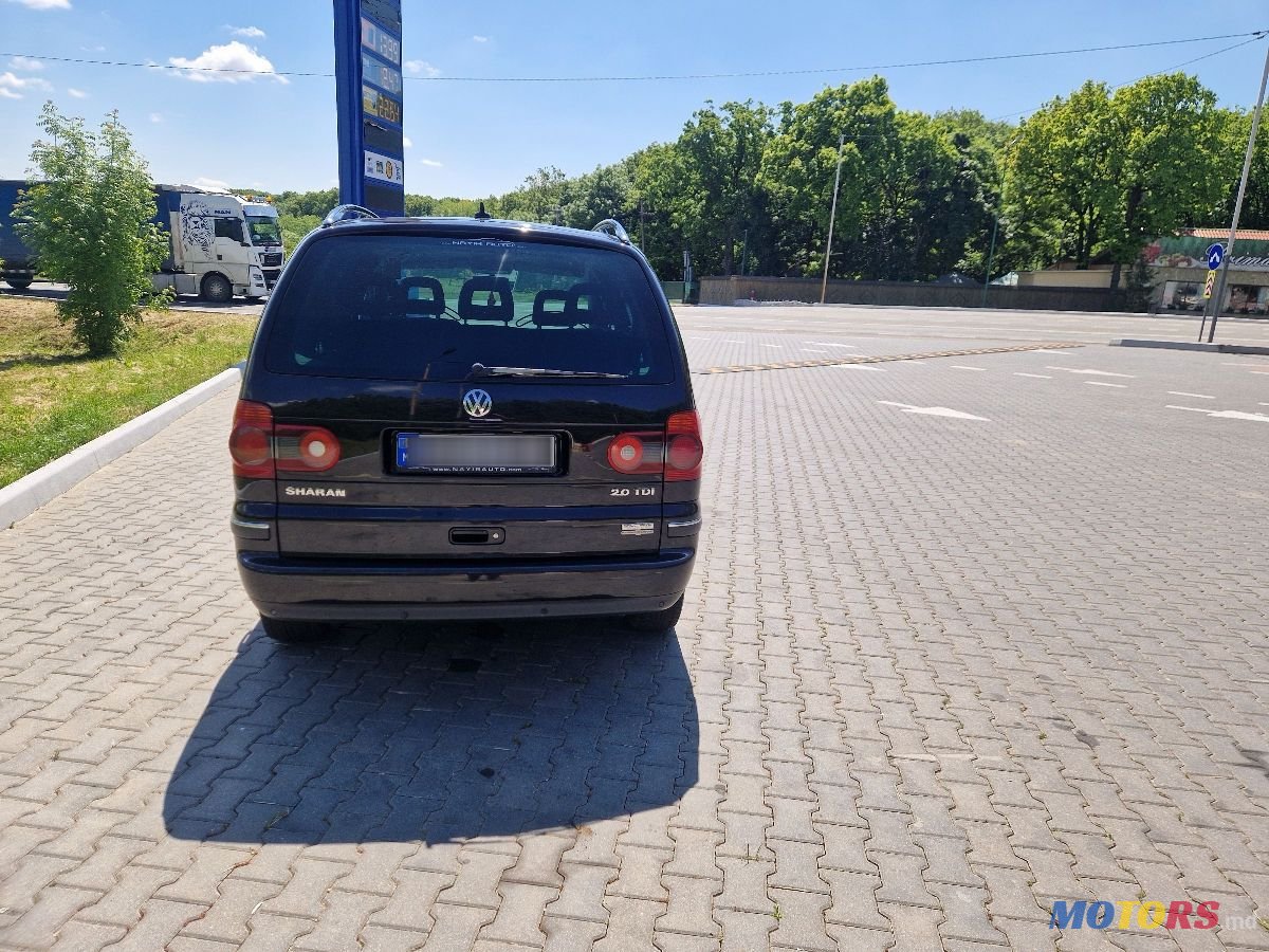 2009' Volkswagen Sharan photo #3