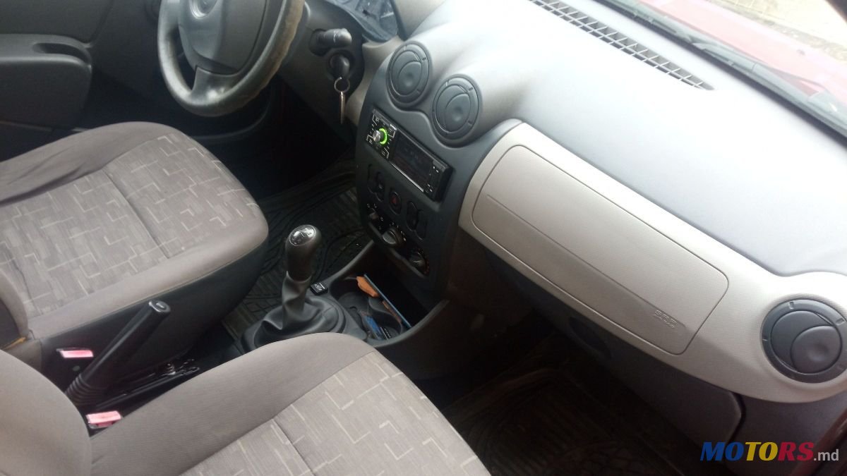 2010' Dacia Sandero photo #6