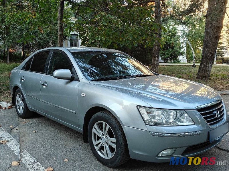 2009' Hyundai Sonata photo #2