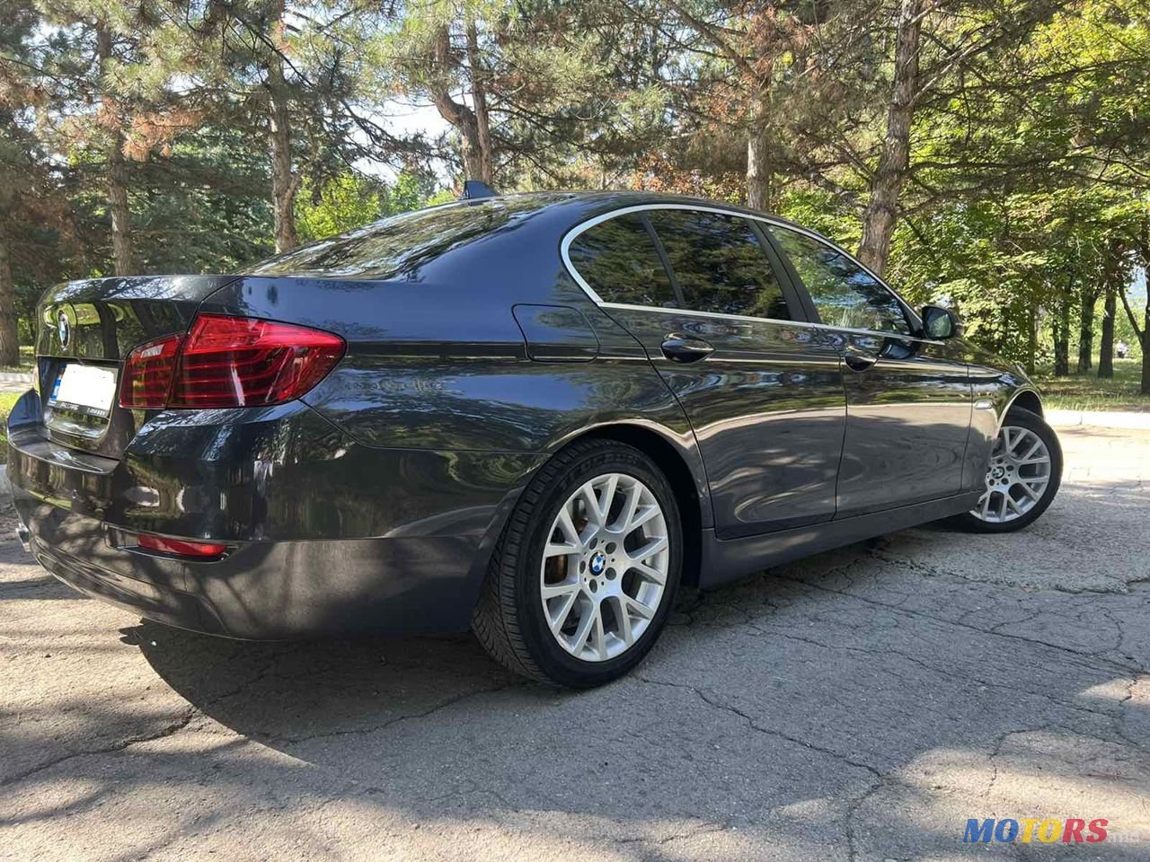 2015' BMW 5 Series photo #5