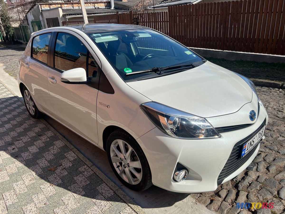 2013' Toyota Yaris photo #3