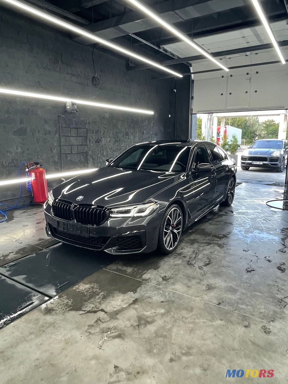 2021' BMW 5 Series photo #2