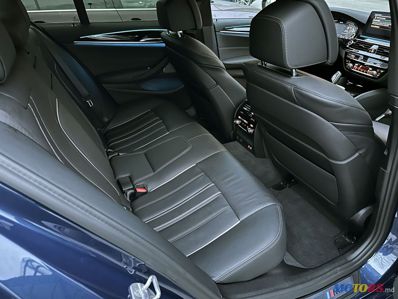 2020' BMW 5 Series photo #6