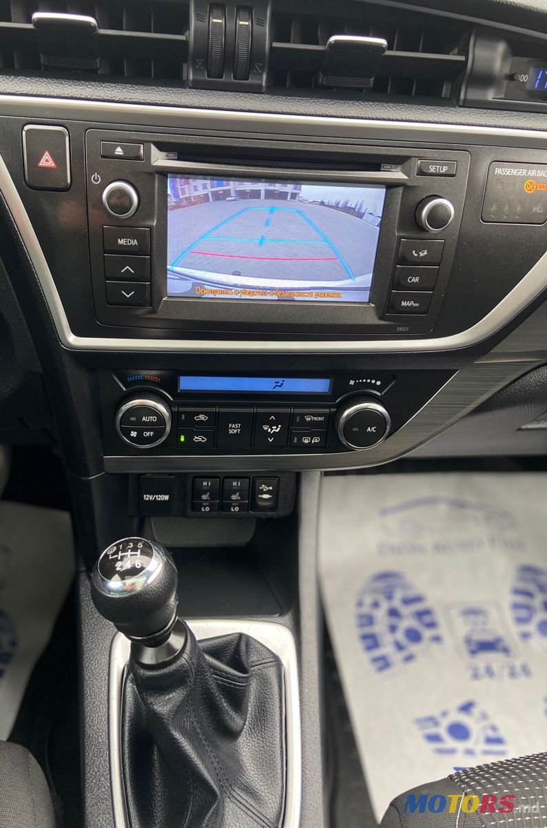 2013' Toyota Auris photo #6