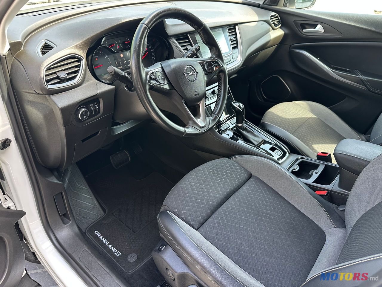 2020' Opel Grandland X photo #4