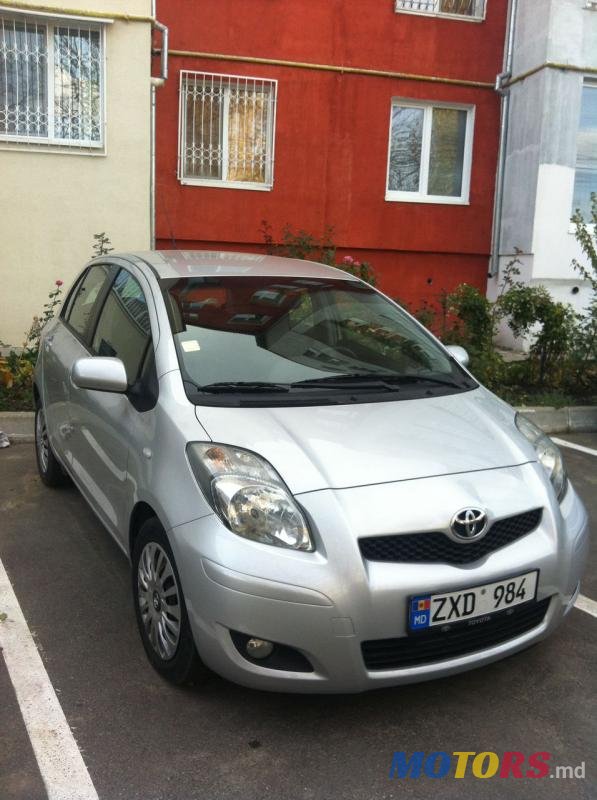2011' Toyota Yaris photo #1