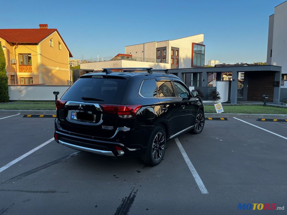2015' Mitsubishi Outlander photo #4