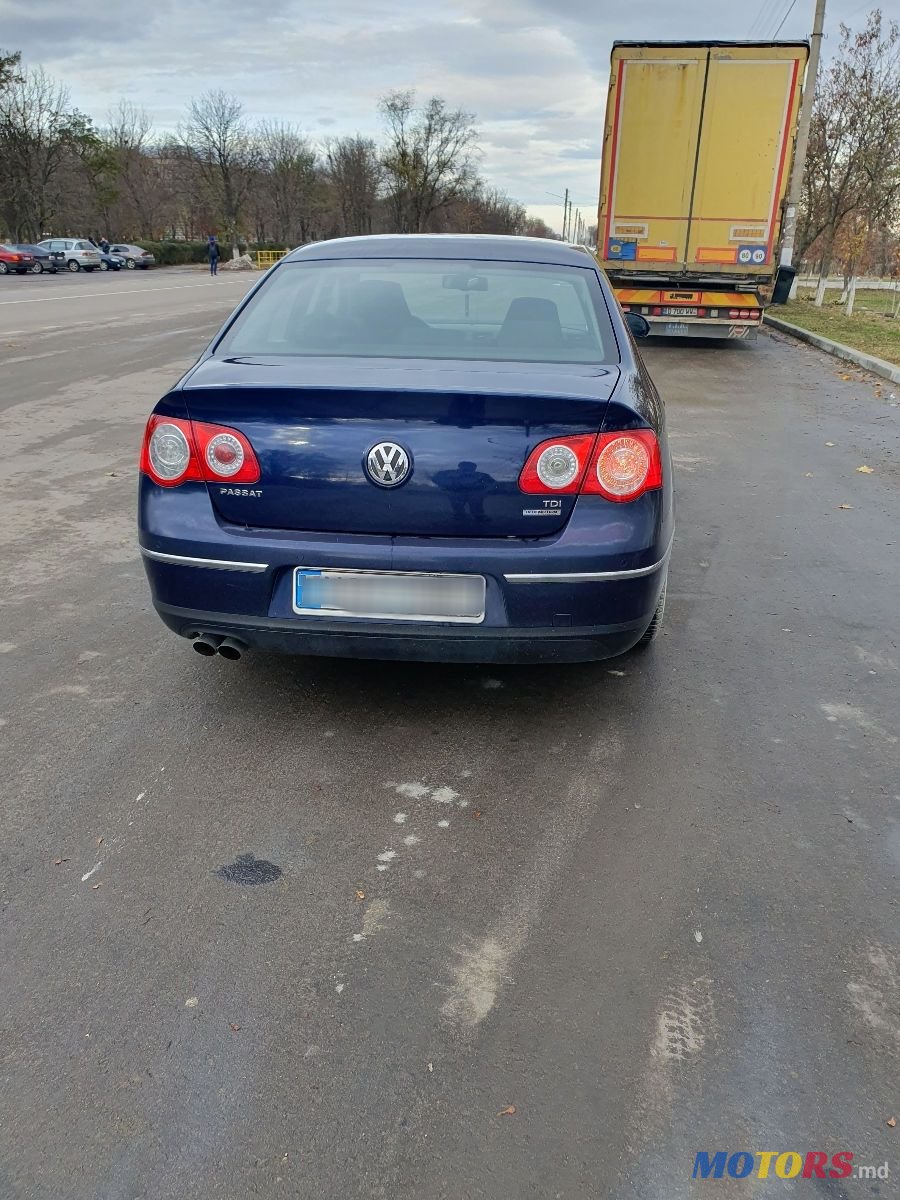 2009' Volkswagen Passat photo #3