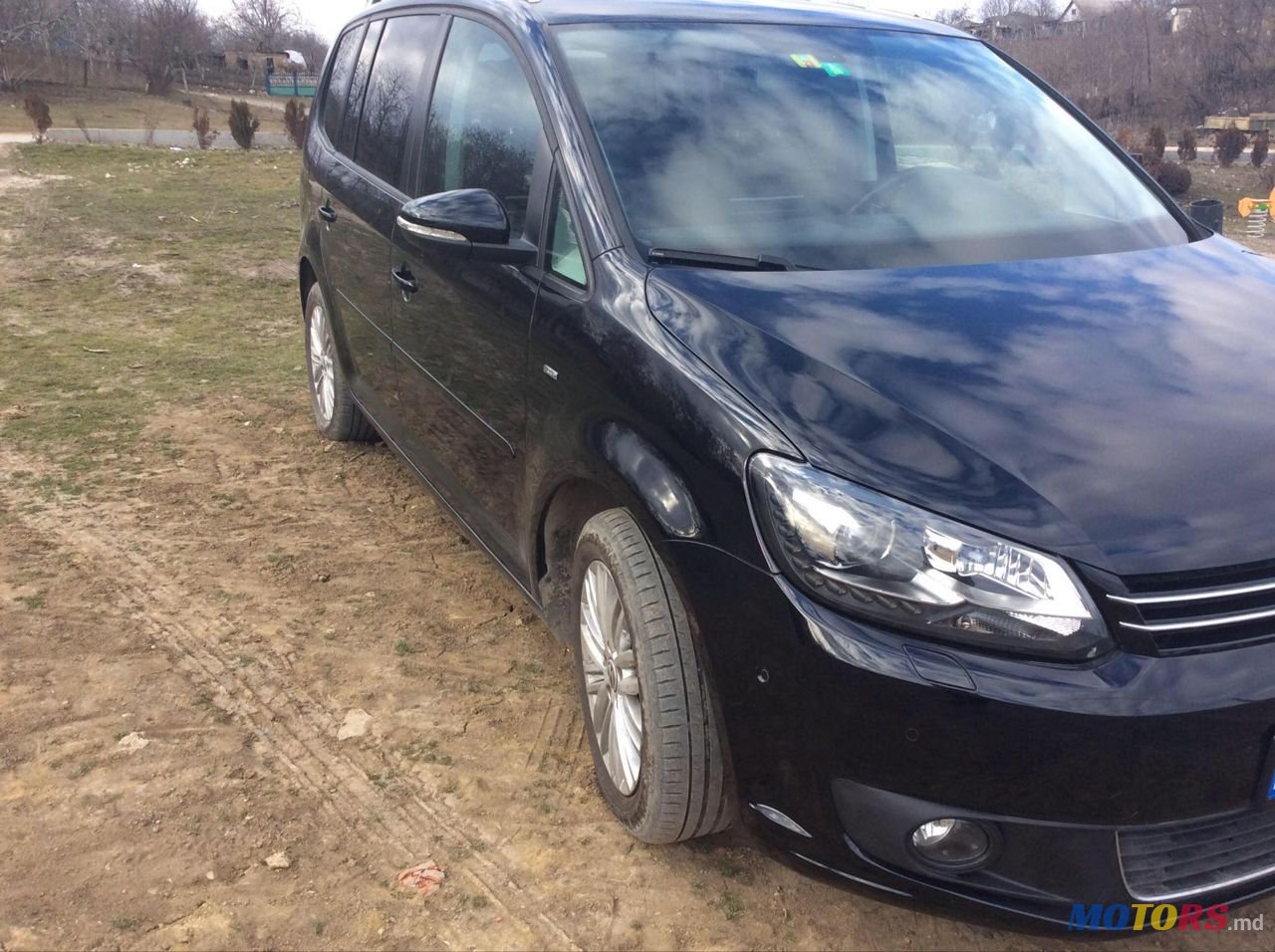 2014' Volkswagen Touran photo #2