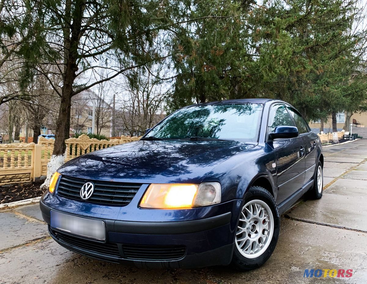 2000' Volkswagen Passat photo #1