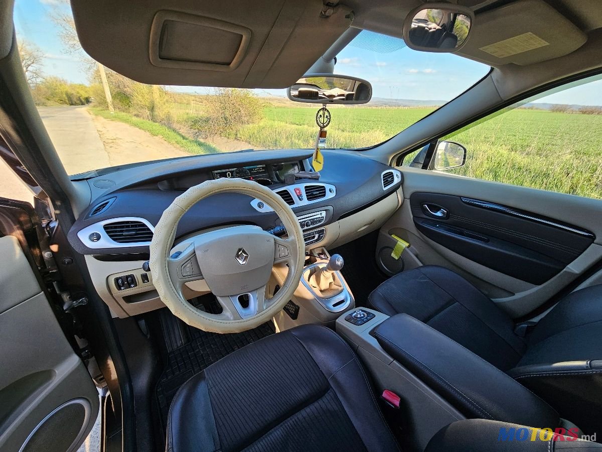 2010' Renault Scenic photo #6