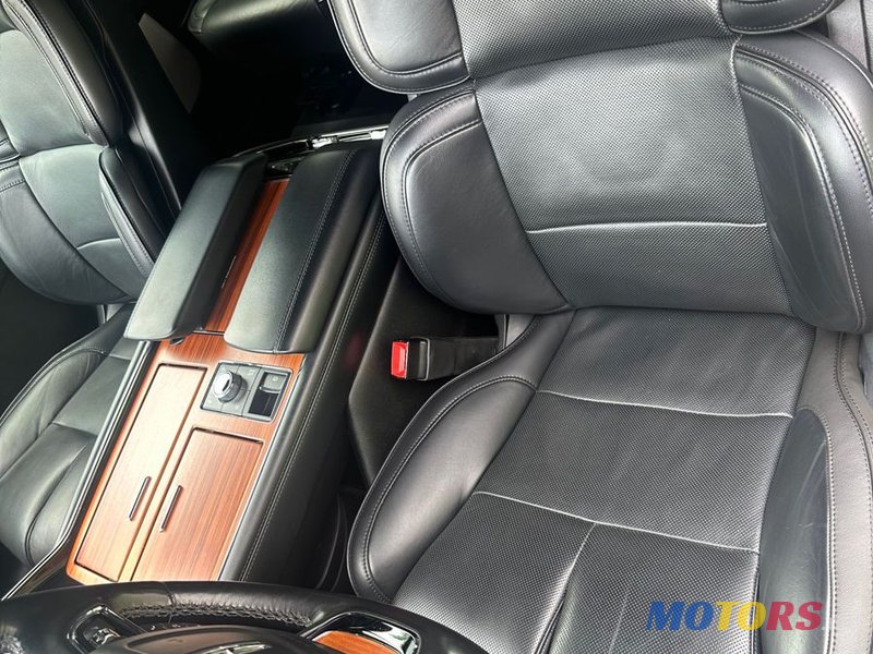 2019' Lincoln Navigator photo #6