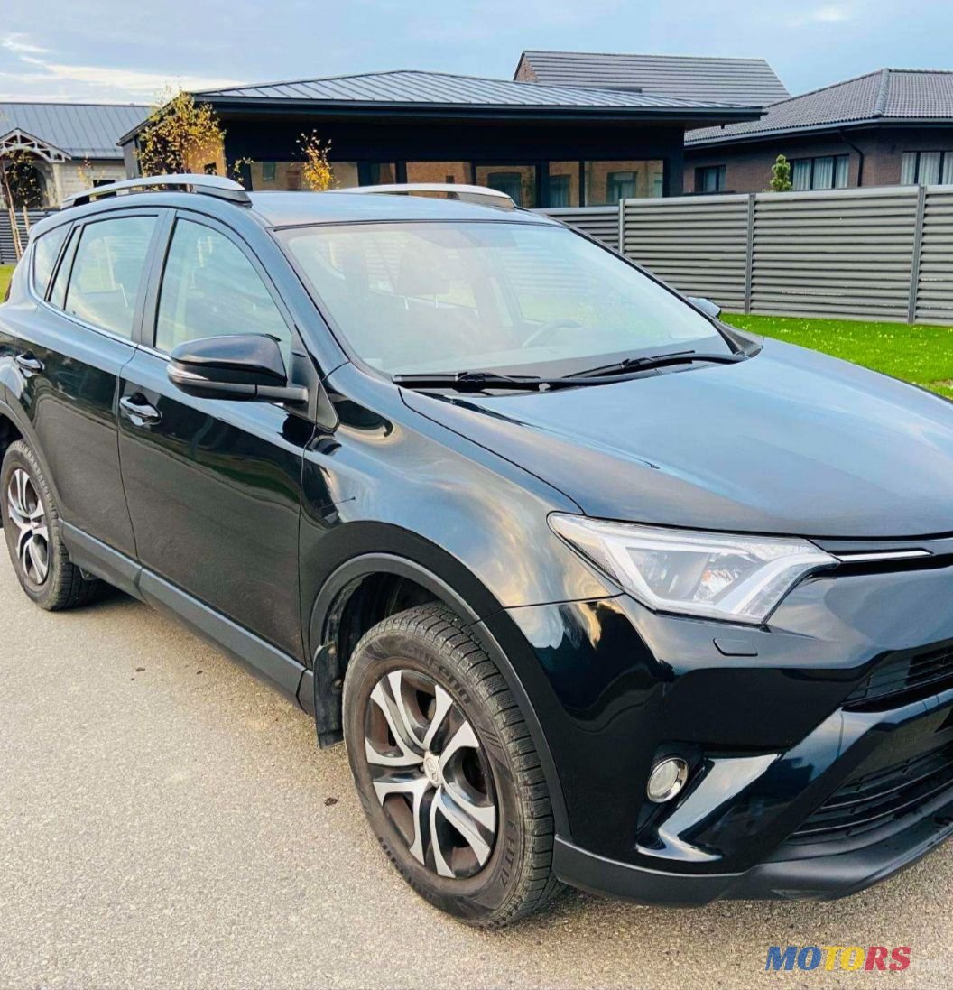 2017' Toyota RAV4 photo #2