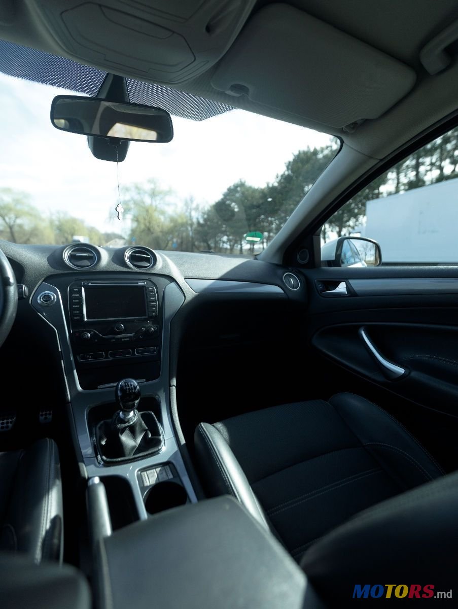 2011' Ford Mondeo photo #3