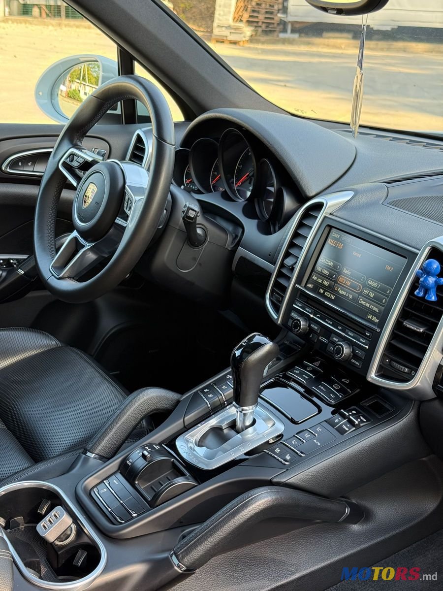 2016' Porsche Cayenne photo #5