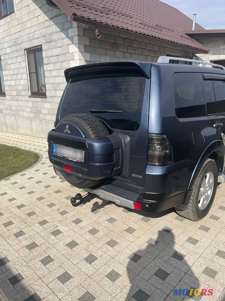 2008' Mitsubishi Pajero photo #6