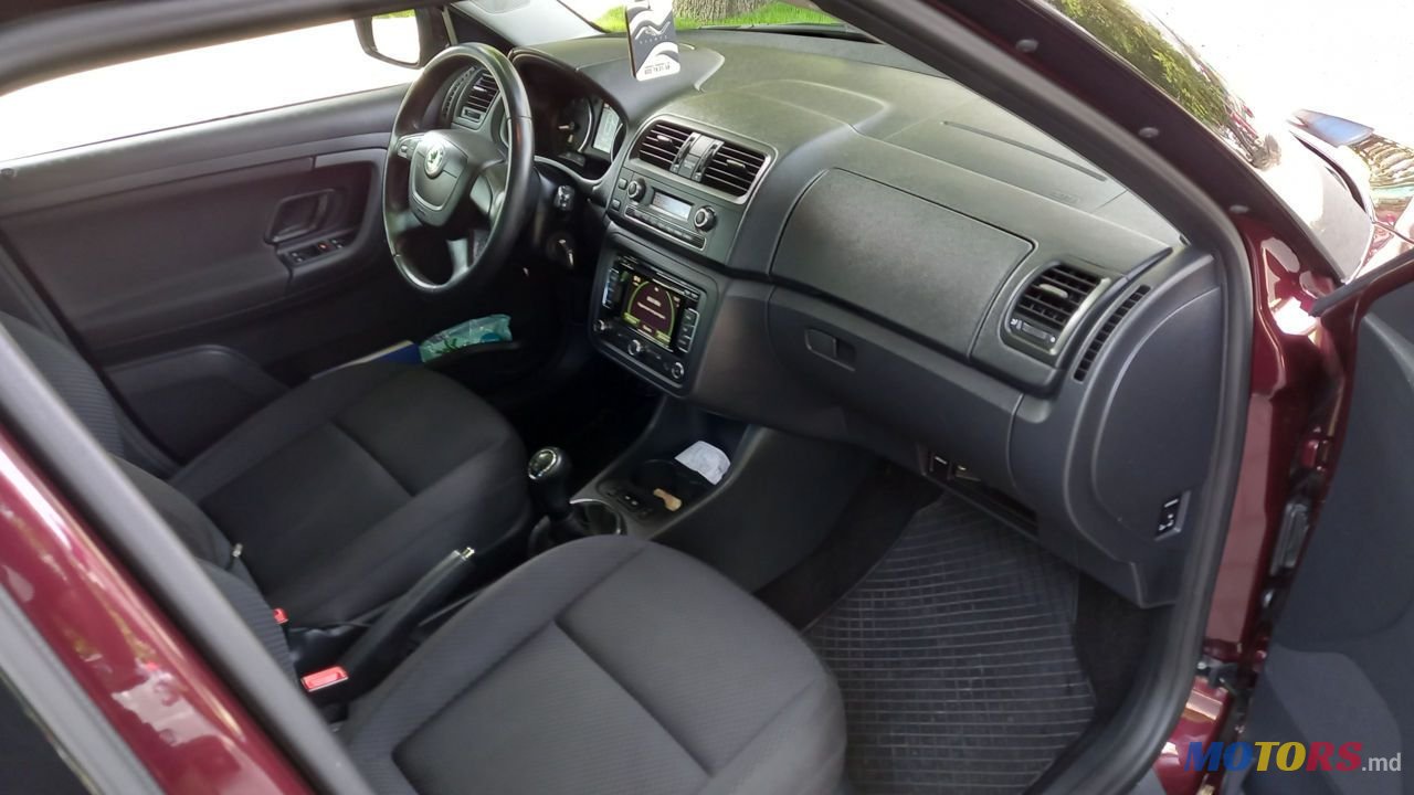 2012' Skoda Fabia photo #6