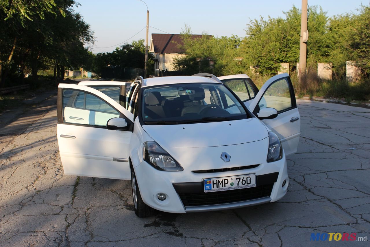 2010' Renault Clio photo #2