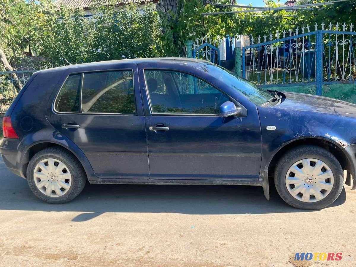 2002' Volkswagen Golf photo #4