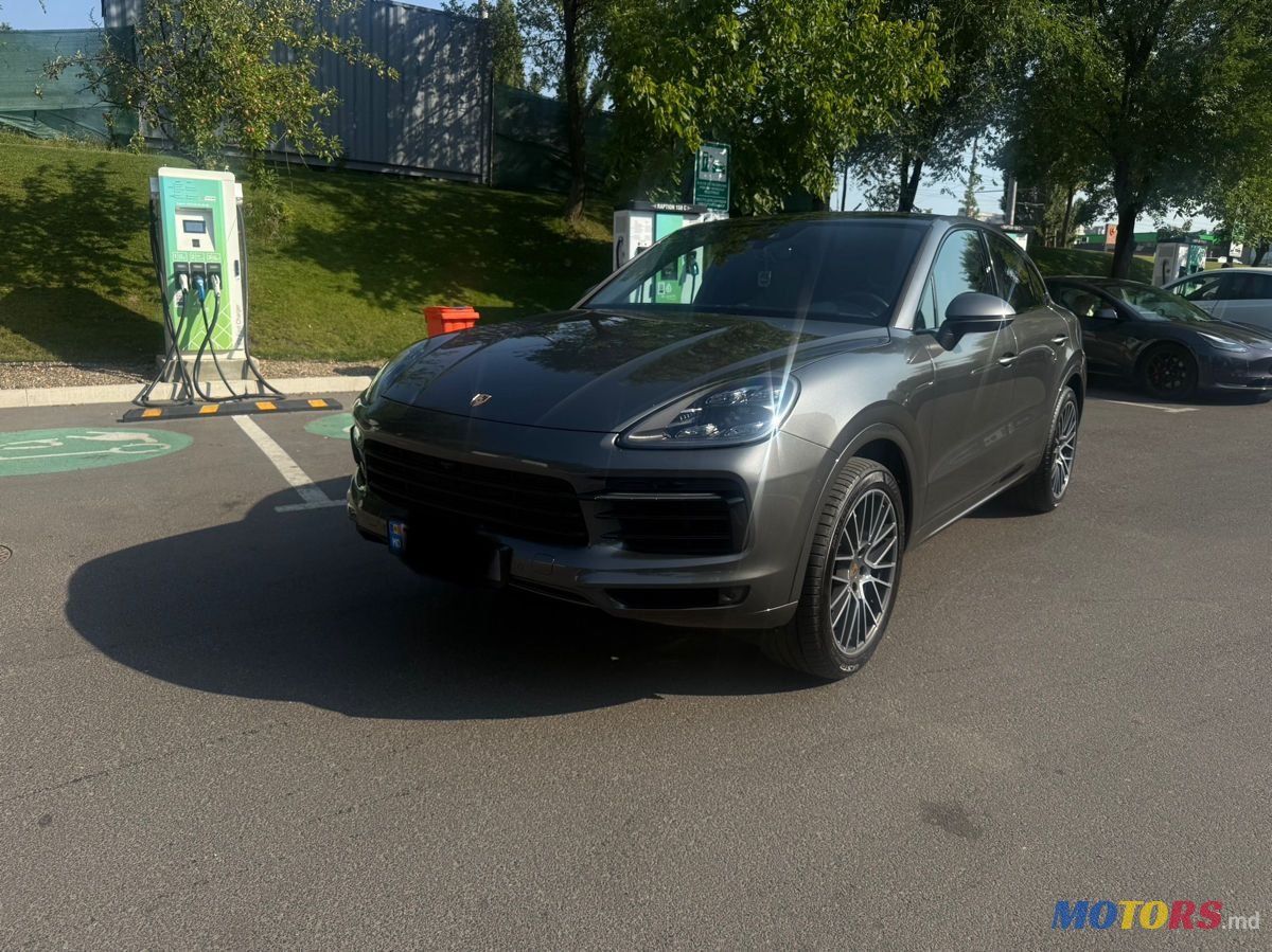 2020' Porsche Cayenne photo #2