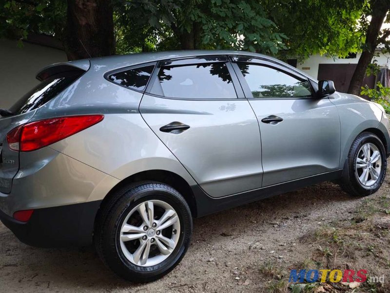 2010' Hyundai Tucson photo #3