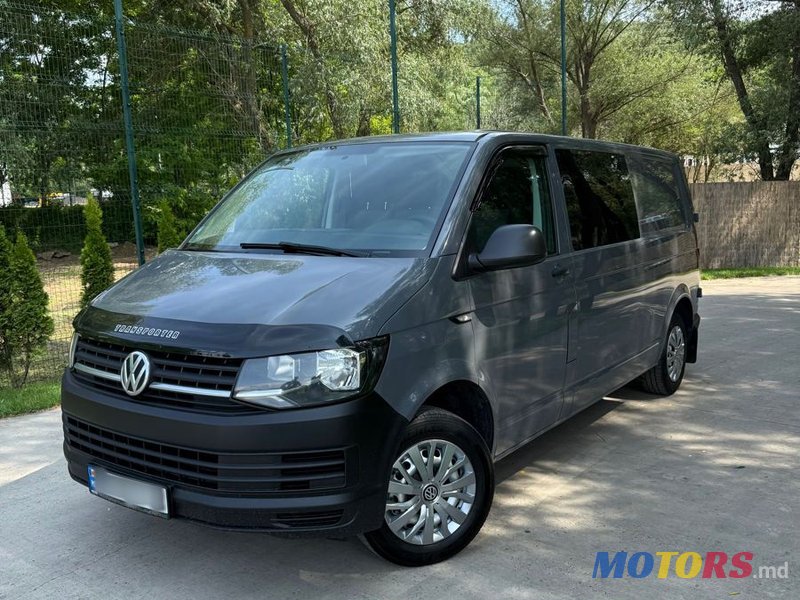 2017' Volkswagen Transporter photo #2