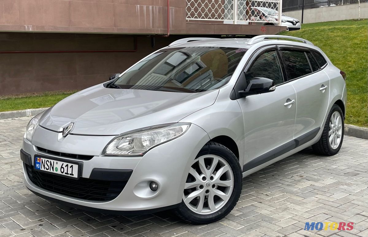 2011' Renault Megane photo #1