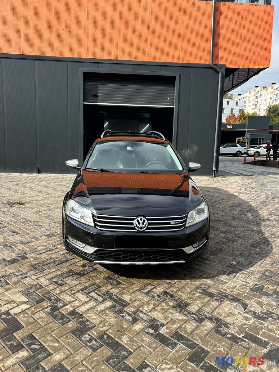 2012' Volkswagen Passat photo #3