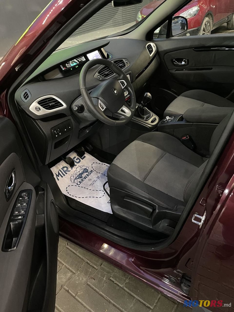 2012' Renault Scenic photo #3