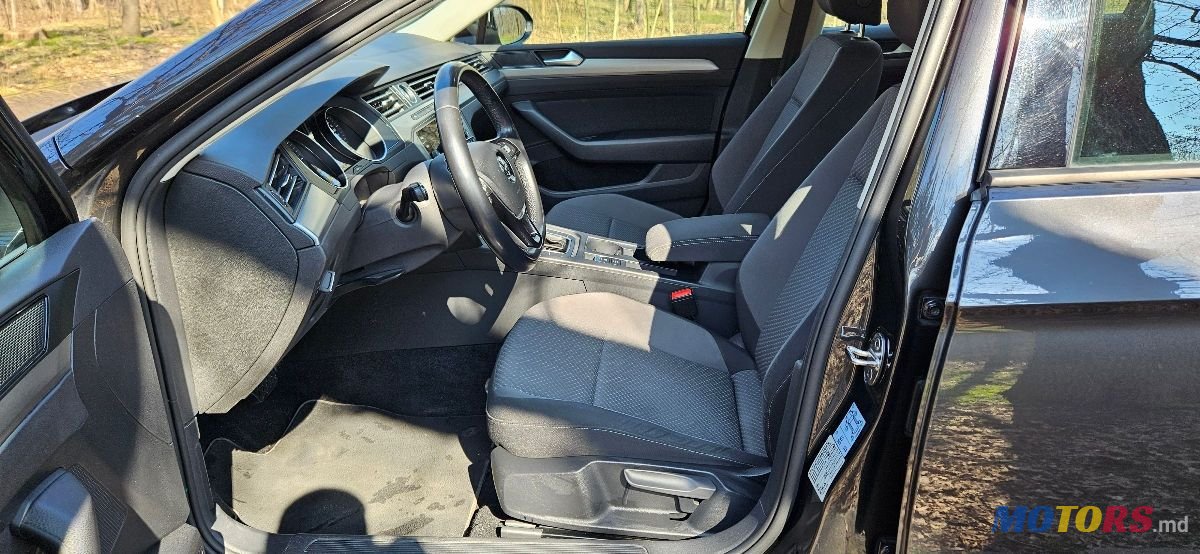 2019' Volkswagen Passat photo #5