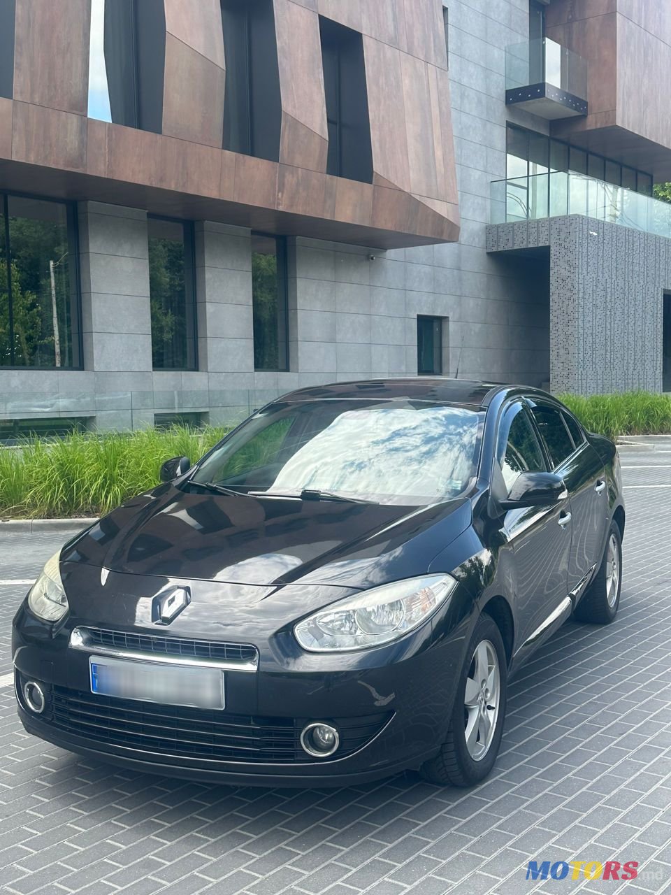 2011' Renault Fluence photo #1
