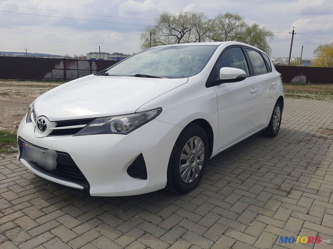 2014' Toyota Auris photo #2