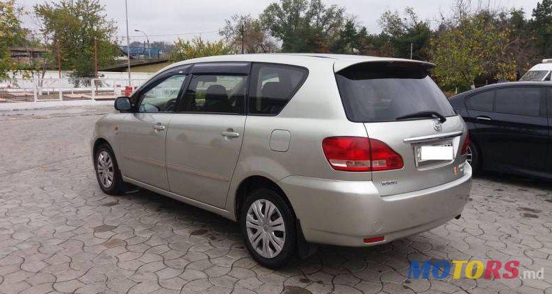 2002' Toyota Avensis photo #2