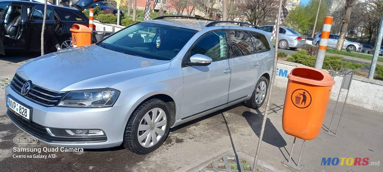 2010' Volkswagen Passat photo #4