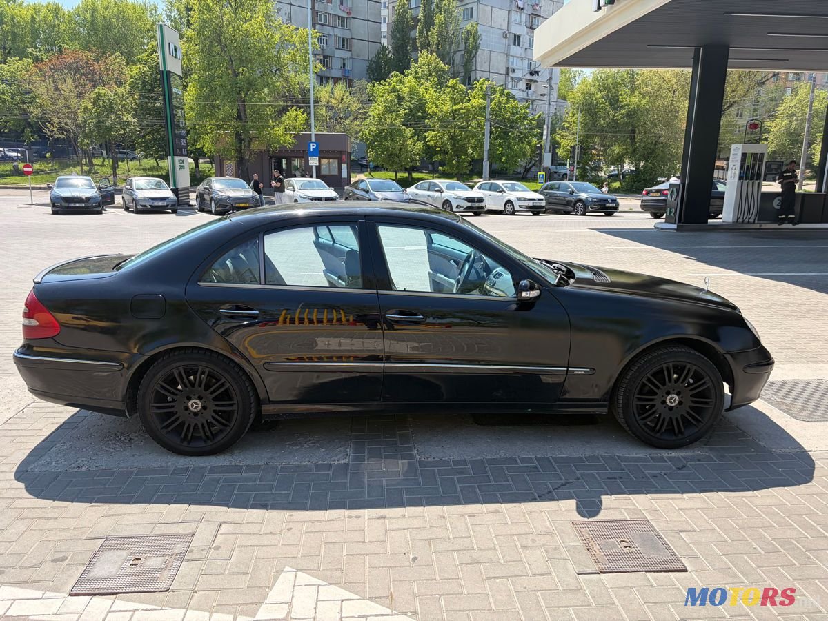 2004' Mercedes-Benz E-Class photo #2