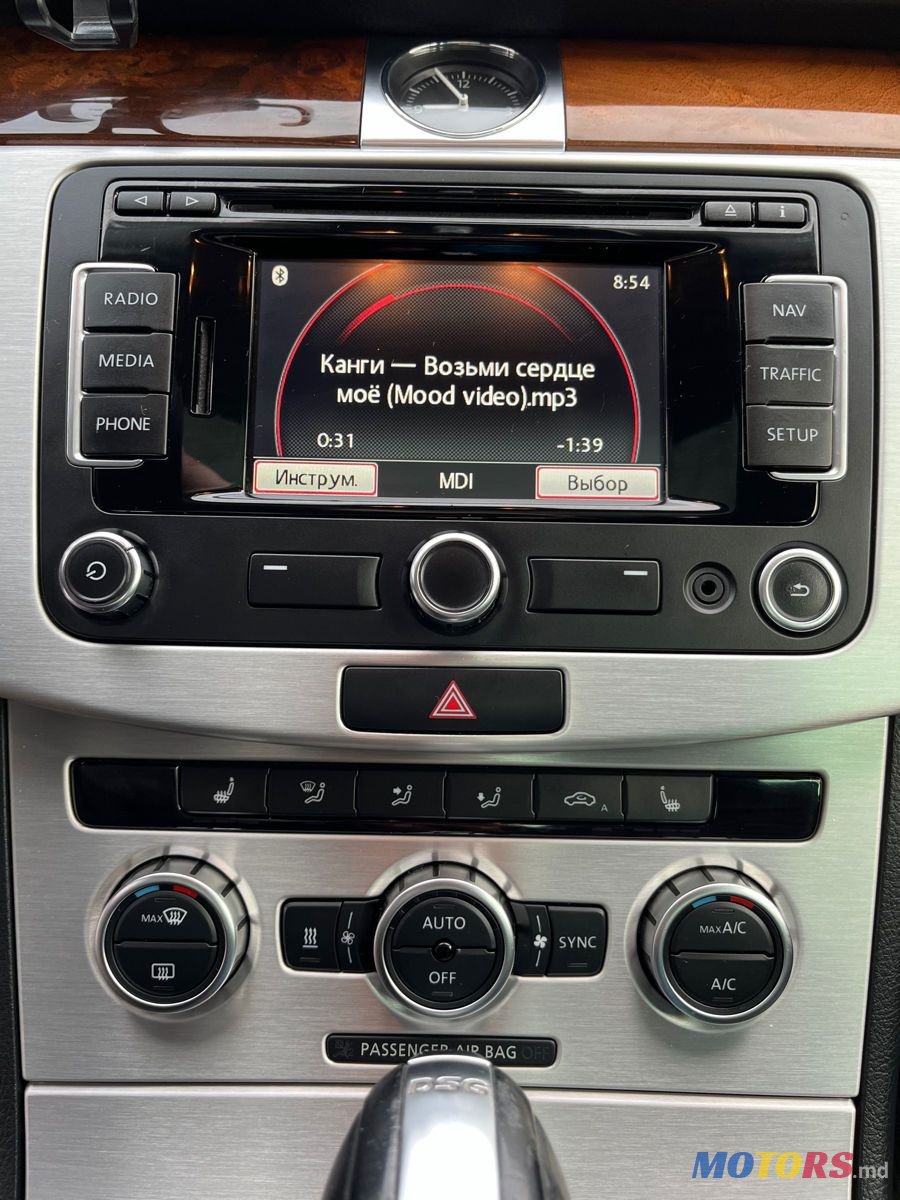 2014' Volkswagen Passat photo #5