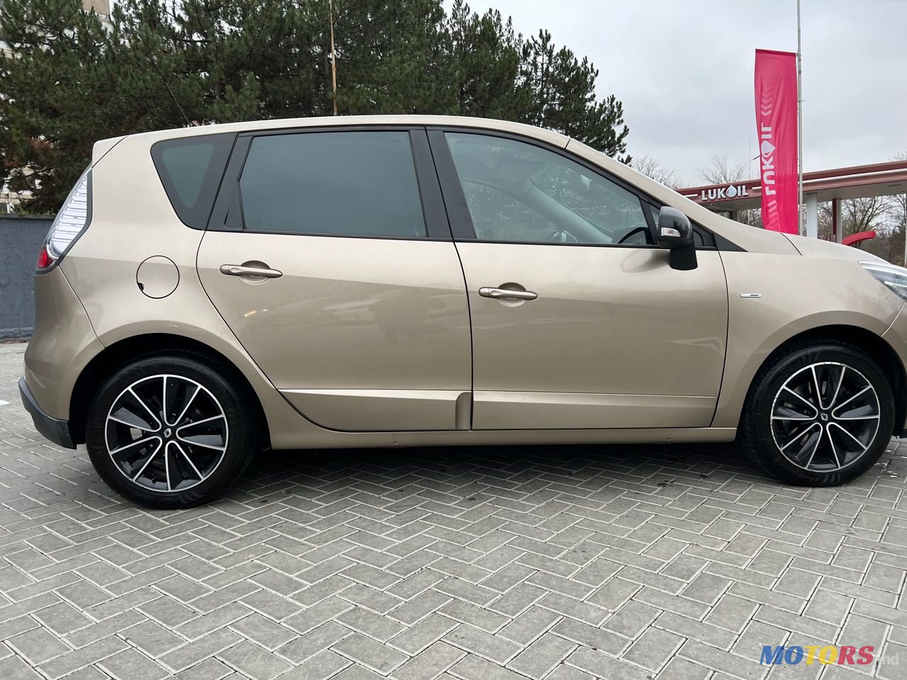 2013' Renault Scenic photo #5