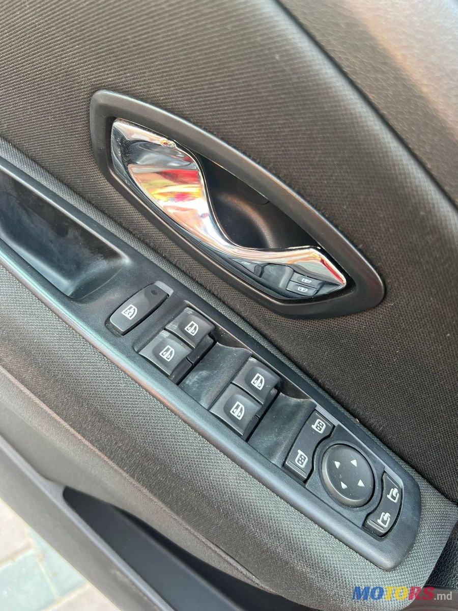 2012' Renault Megane photo #4