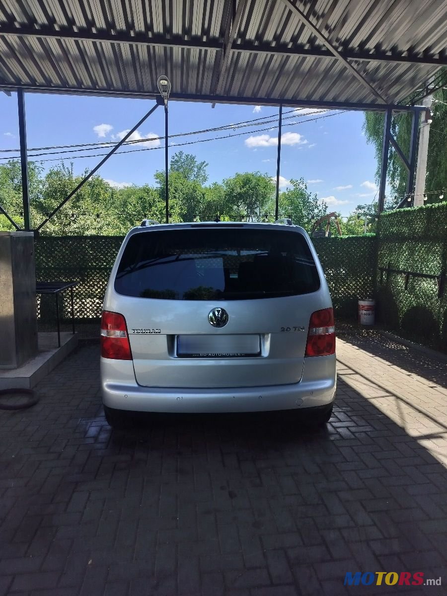 2006' Volkswagen Touran photo #2