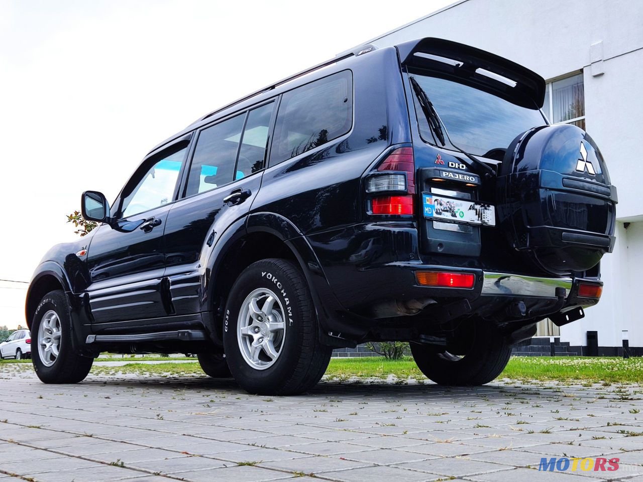 2003' Mitsubishi Pajero photo #1