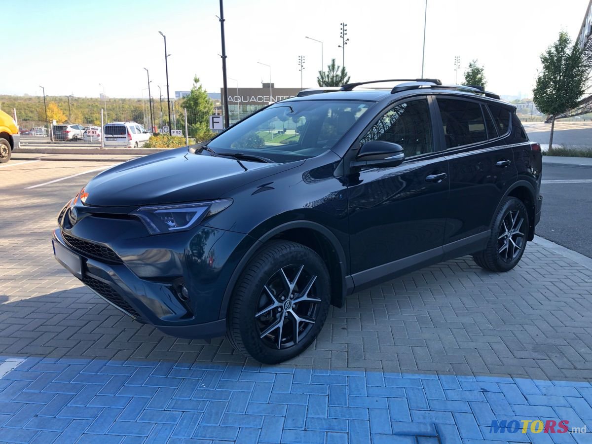 2017' Toyota RAV4 photo #2